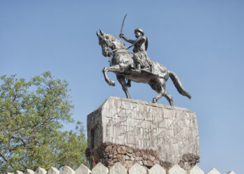 किल्ला जिंकता येत नसेल तर माझे शरीर किल्ल्यात तोफेने जाईल असे करा!!